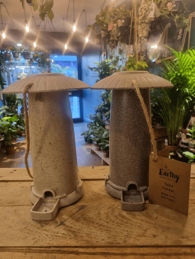 Earthly sustainable bird feeders 