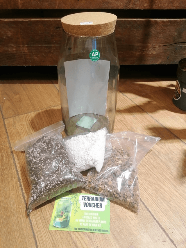 Terrarium kit 25cm tall 17cm wide ×collect or local delivery only *
